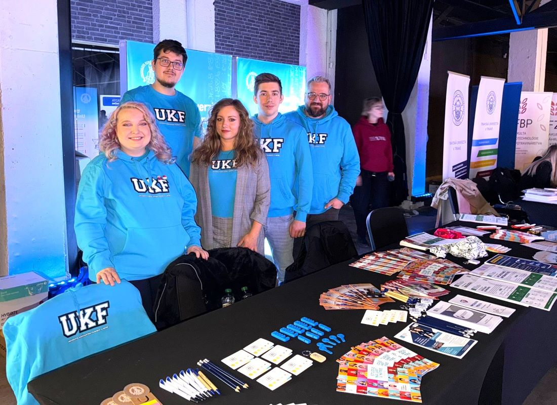 8b86271b 8135 4359 b204 2c4c42a235e3 kk