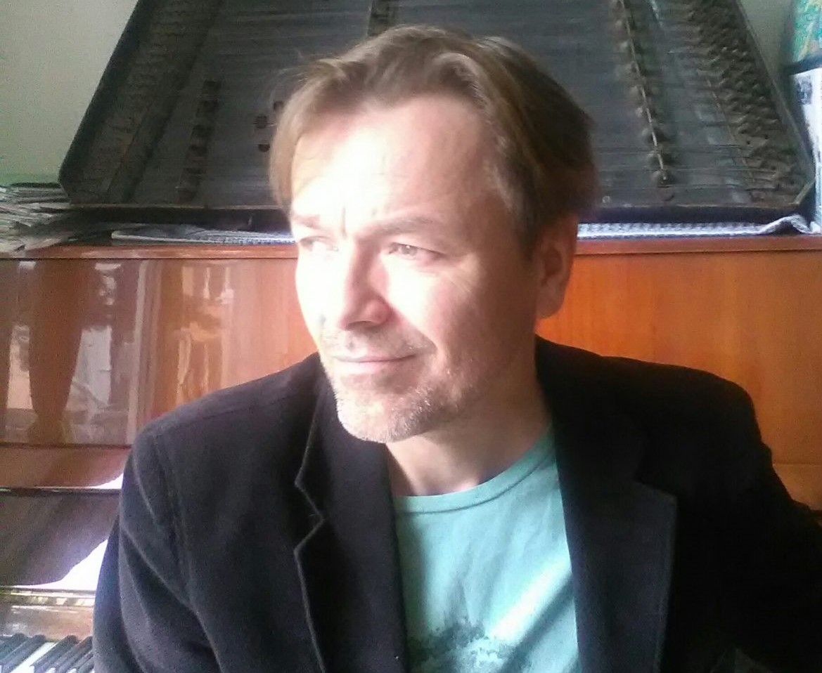 Profilová publikácia o tvorbe Júliusa Fujaka