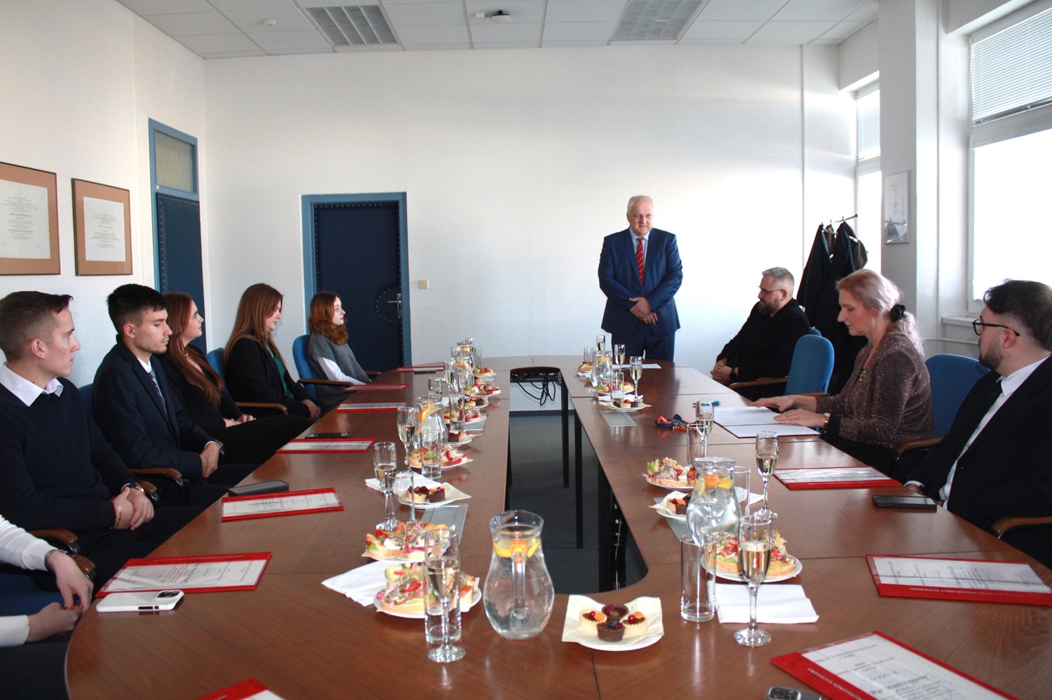 Rektor UKF ocenil desať výnimočných študentov